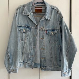 Levi’s Premium Denim Jean Jacket in Size Small